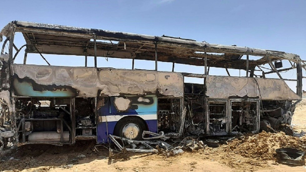 مصر.. مصرع 10 أشخاص بينهم 4 فرنسيين وبلجيكي في حادث حافلة جنوب البلاد (فيديو + صور)