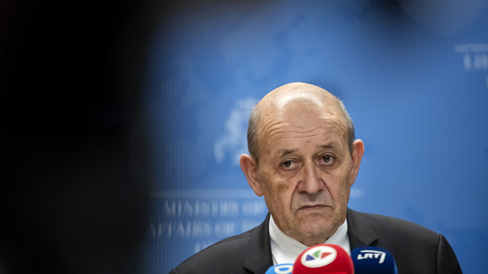 فرنسا تعلن أنها ستعيد قريبا سفارتها إلى كييف