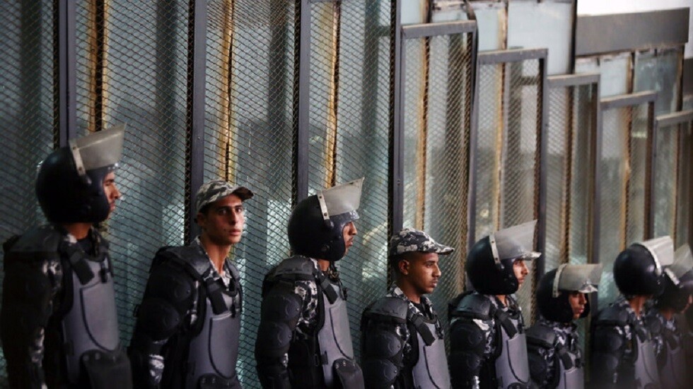 مصر.. مصدر أمني ينفي صحة المعلومات حول الإفراج عن ضباط شرطة في إطار العفو الرئاسي
