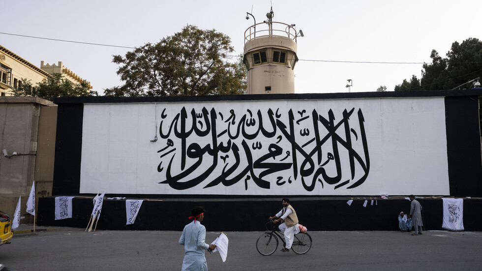 في إطلالة نادرة.. القائد الأعلى الأفغاني يشيد بـ"الأمن" على وقع سلسلة الهجمات الدموية
