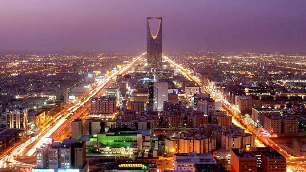 السعودية.. إقالة رئيس بلدية ضباء بسبب "العنز تسرح والتيس قاعد في البيت"