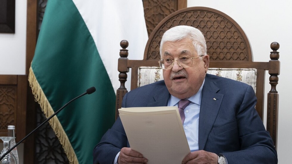 عباس يصدر قرارا برفع العلم الفلسطيني فوق المؤسسات الحكومية في ذكرى النكبة