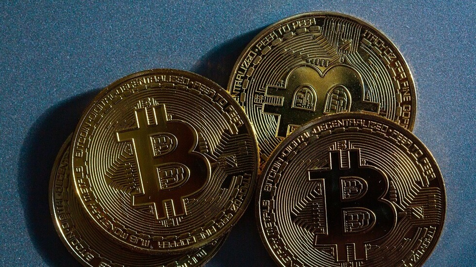 انخفاض سعر "بيتكوين" 10% إلى 30 ألف دولار