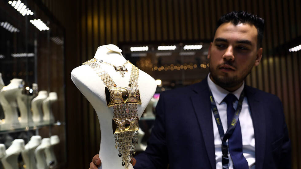 بعد شراء 44 طنا من الذهب.. مصر تصدر بيانا توضيحيا