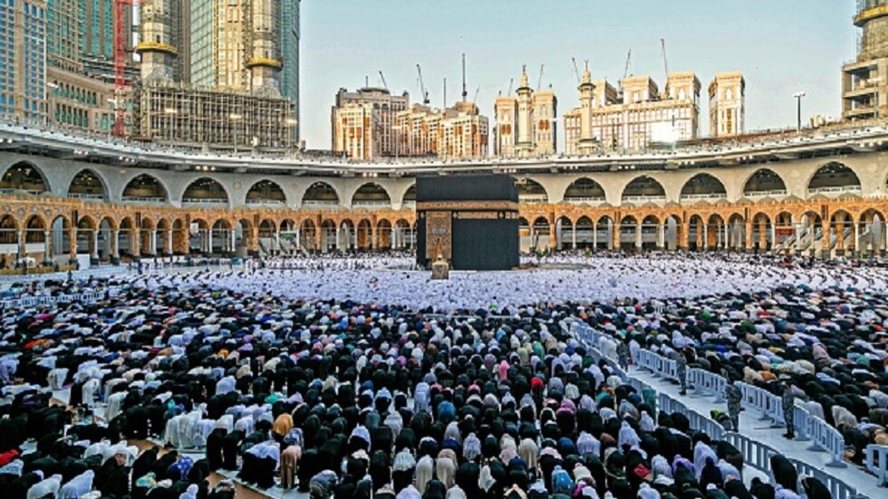 السعودية.. منصة سفر إلكترونية لاستخراج تأشيرة العمرة في 10 دقائق