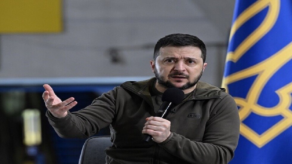 زيلينسكي: ماكرون يحاول "عبثا" الحوار مع بوتين
