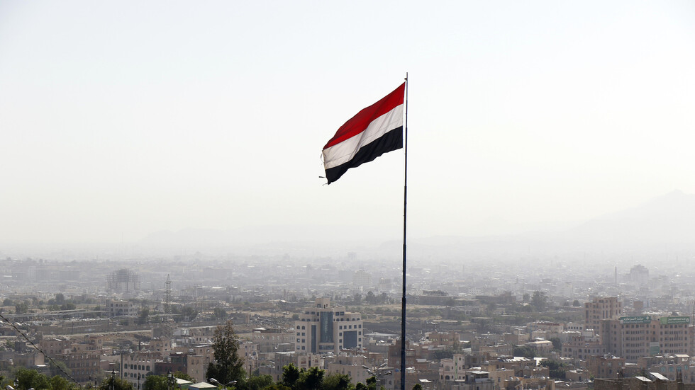 قتل 3 من عائلته بينهم أبوه.. الداخلية اليمنية تعلن تفاصيل جديدة عن الجريمة البشعة في صنعاء