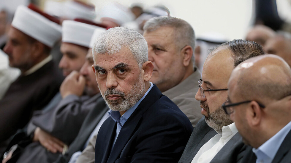 مسؤول عسكري إسرائيلي مهددا باغتيال السنوار: ليس لديه حصانة ويعيش حالة من عدم اليقين