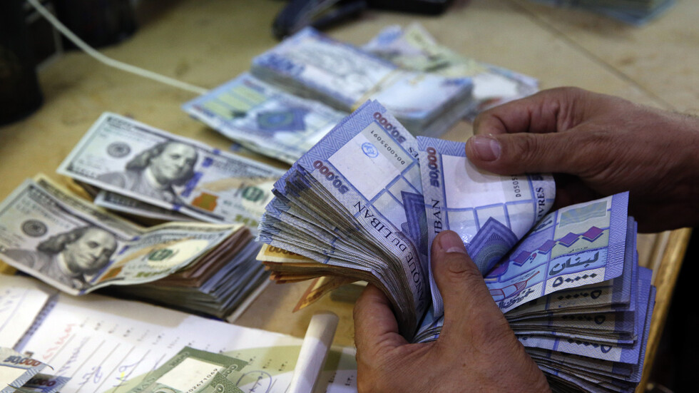 مع اقتراب إصدار نتائج الانتخابات النيابية.. الليرة اللبنانية تتراجع بشكل كبير أمام الدولار
