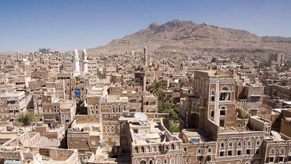 اليمن.. الحوثيون يعلنون فتح الطريق من منطقة المبرز جبل راس إلى مديرية حيس في الحديدة