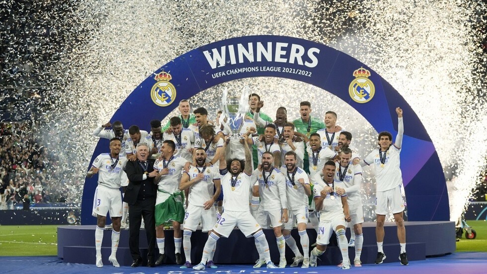 ريال مدريد يرفع كأس دوري أبطال أوروبا على حساب ليفربول.. فيديو