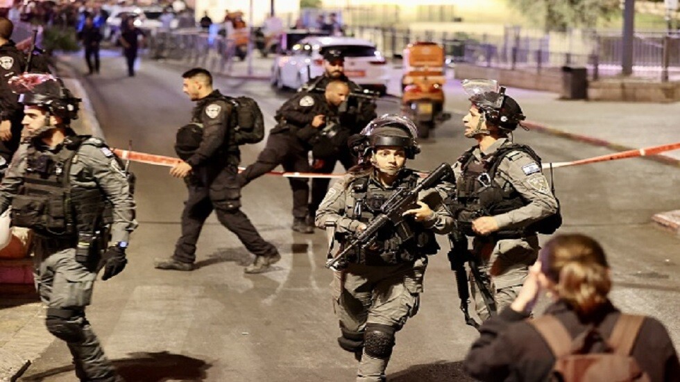 الجيش الإسرائيلي يبدأ بنشر أعداد كبيرة من قواته في باب العمود بالقدس قبيل انطلاق "مسيرة الأعلام"
