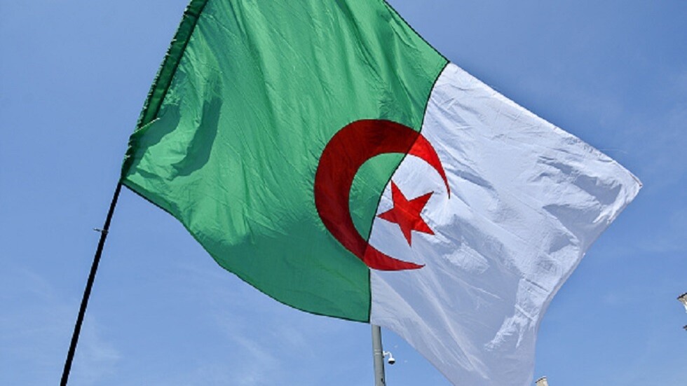 الجزائر.. تأكيد الحكم بالسجن 18 عاما بحق رجل الأعمال عبد المومن خليفة