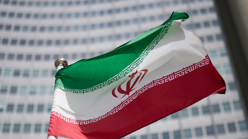 "أسوشيتد برس": صور أقمار صناعية تشير إلى أن إيران تستعد لإطلاق صاروخ فضائي