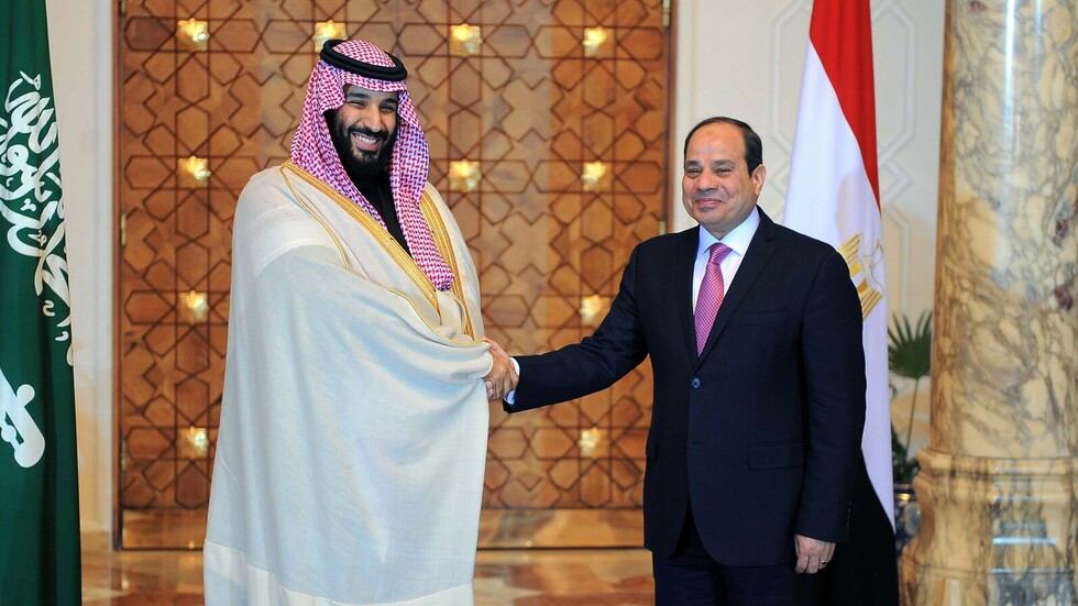 السيسي يستقبل بن سلمان بمطار القاهرة الدولي (فيديو)