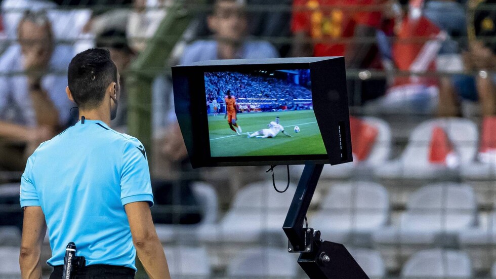 "الفيفا" يعتمد الاتحاد السعودي ضمن الاتحادات الخبيرة في تقنية الـVAR