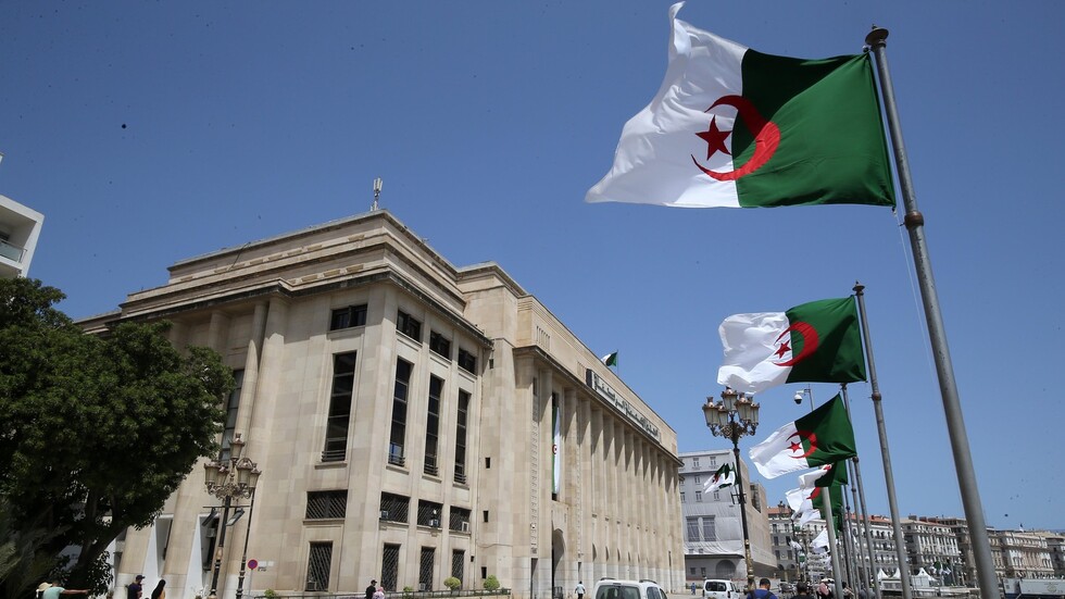 الجزائر تنسحب من مؤتمر بتونس بسبب خرائط فلسطين ولبنان و"الصحراء"