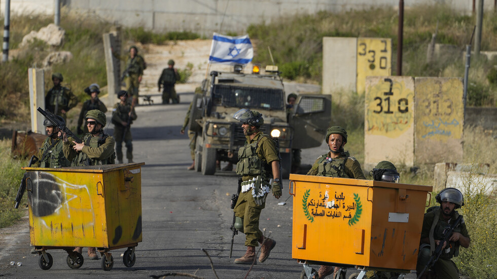 مقتل شاب فلسطيني برصاص الجيش الإسرائيلي وحملة اعتقالات كبيرة في الضفة (فيديوهات + صور)