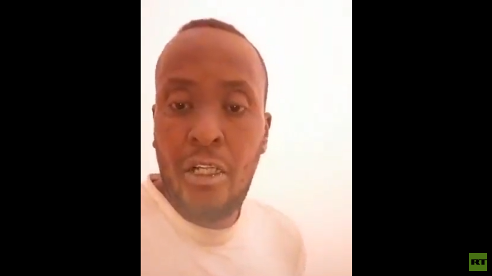 سوداني يودع عائلته بمقطع فيديو مؤثر قبل موته عطشا بالصحراء (فيديو)