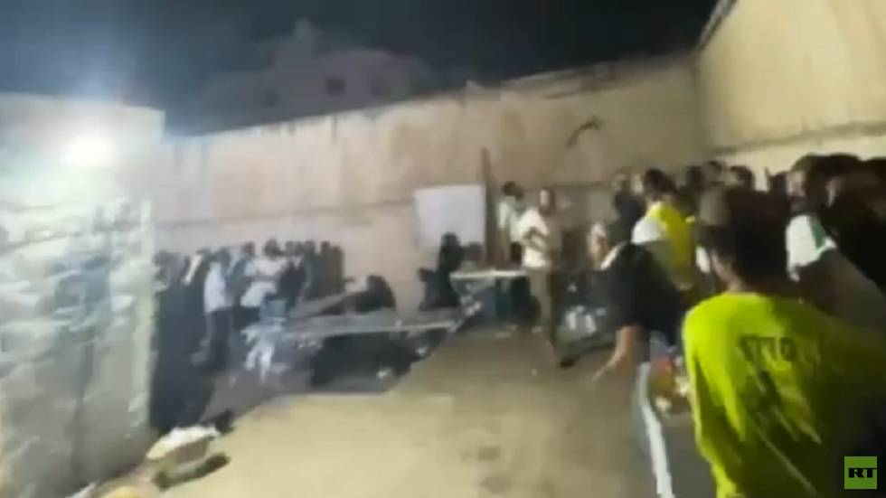 مستوطنون يحاولون اقتحام "قبر يوسف" (فيديو)