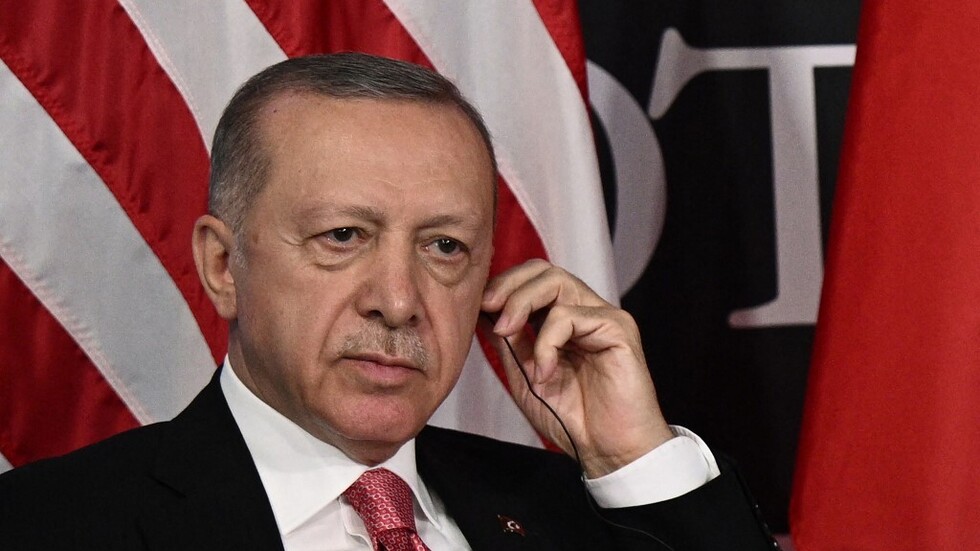طبيب أردوغان السابق: زعيم المافيا يستهدف الرئيس بلغة خاصة