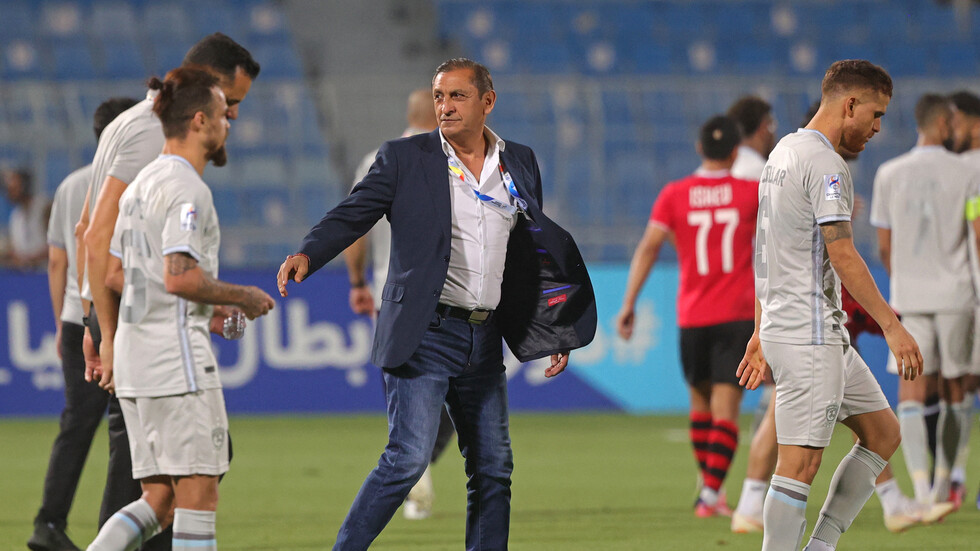 الهلال السعودي يمدد عقد مدربه دياز لعام إضافي