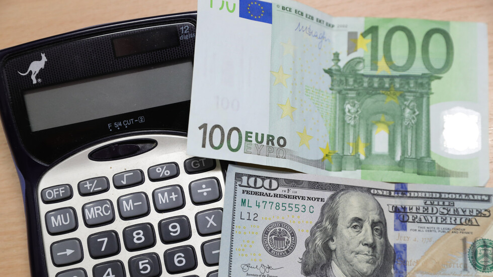 لأول مرة في 20 عاما.. سعر صرف اليورو يساوي  تقريبا الدولار