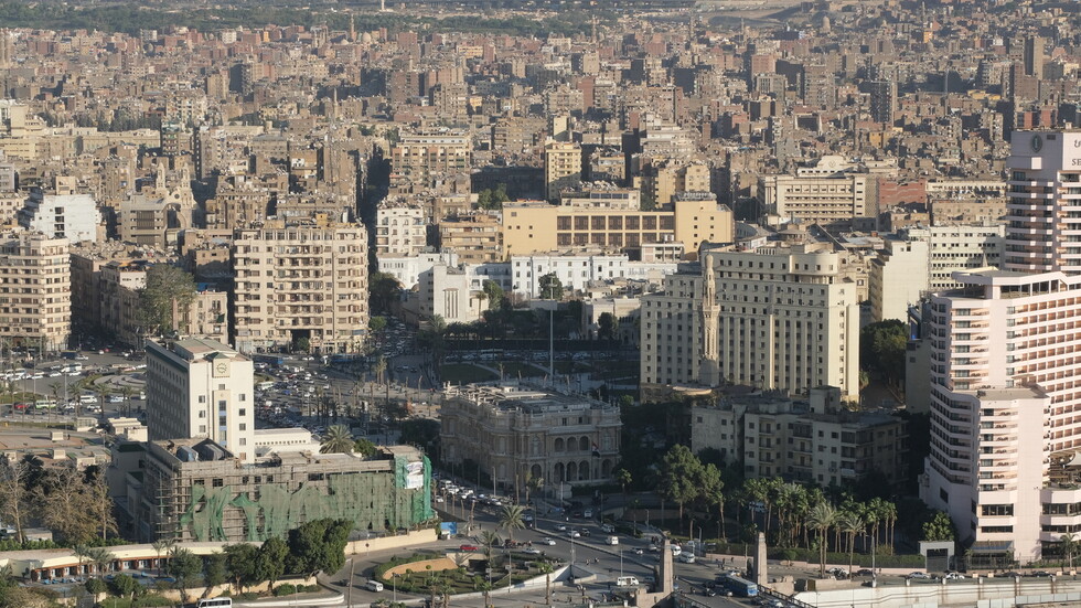 مصر.. مشروع قانون يعاقب بالأشغال الشاقة كل من هدد طفلا أو أغراه لحمله على الزواج