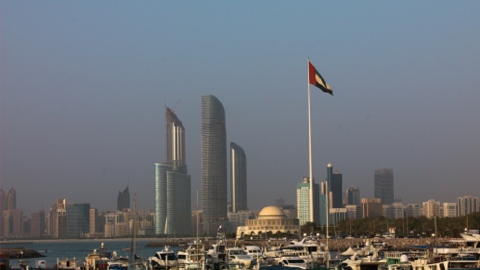 الإمارات.. وفاة شخصين وإصابة أكثر من 1300 بفيروس كورونا
