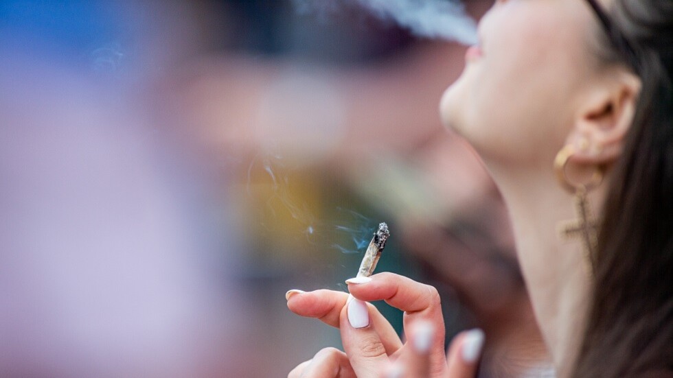 دراسة تكشف عن البنية الجينية الكامنة وراء تعاطي الكحول والسجائر