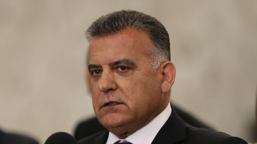 كان بحوزته 20 حقيبة.. الأمن العام اللبناني يعلق على توقيف المطران الحاج إثر عودته من إسرائيل