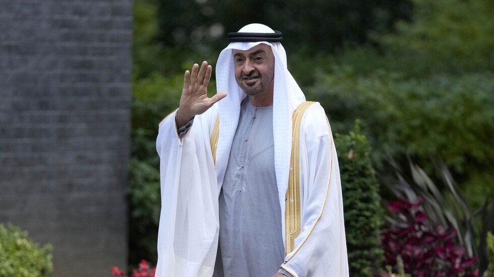 محمد بن زايد يغرد بمناسبة اختيار أول رائد فضاء عربي يمضي 6 أشهر بمحطة الفضاء الدولية
