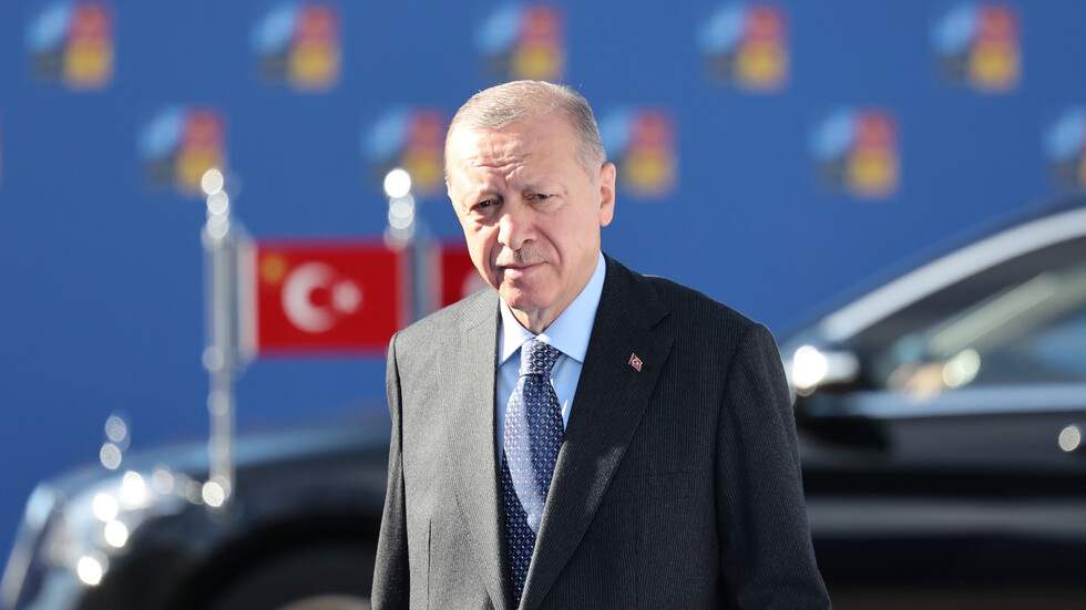 أردوغان: تعامل واشنطن مع "وحدات حماية الشعب الكردية" سيؤدي إلى سقوطها في الحفرة التي حفرتها