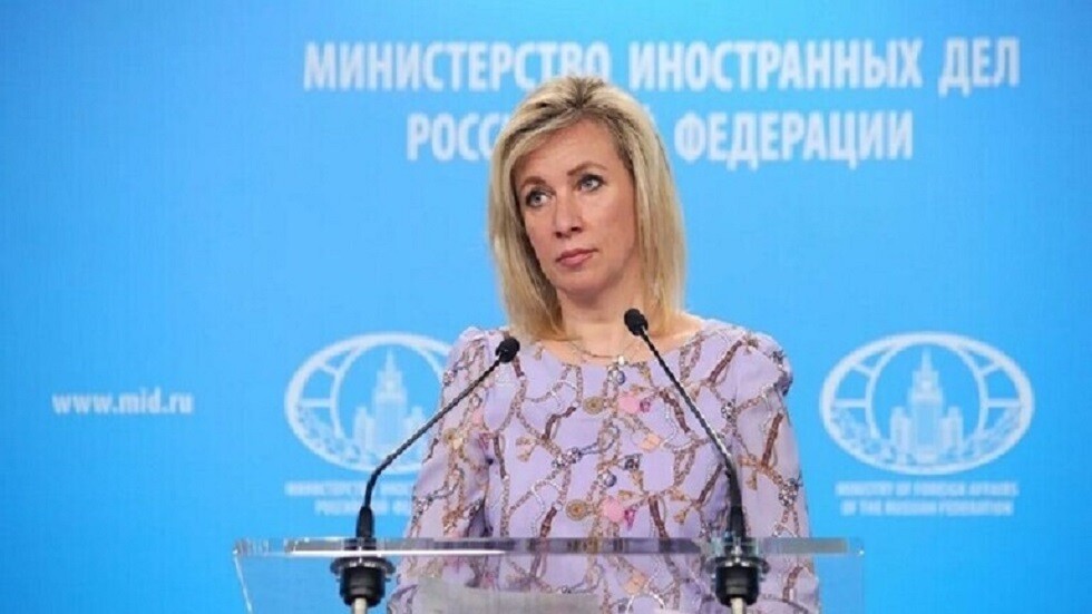 "زيلينسكي تحت إيلينا".. الرئيس الأوكراني يشرف على جلسة تصوير مع زوجته بين كواليس الحرب وموسكو تعلق