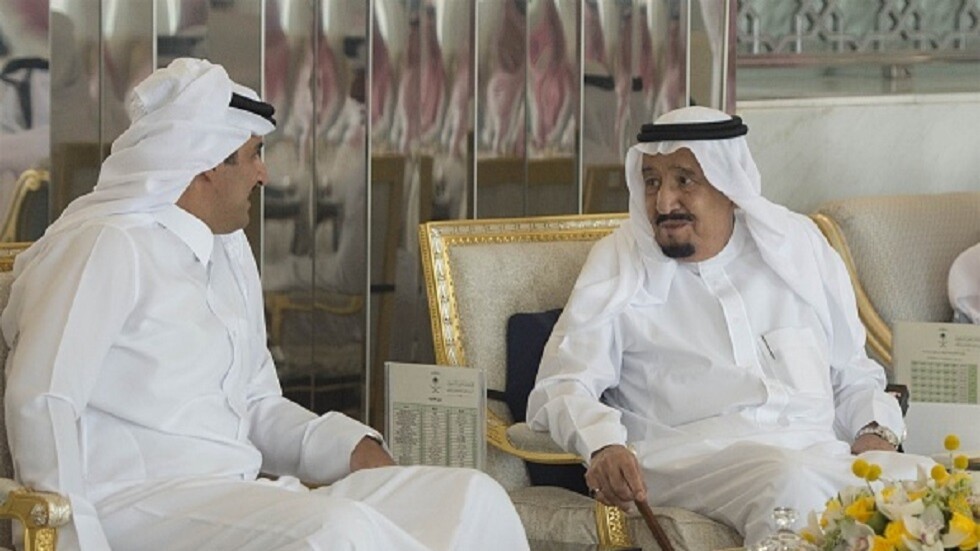 أمير قطر يعزي العاهل السعودي الملك سلمان