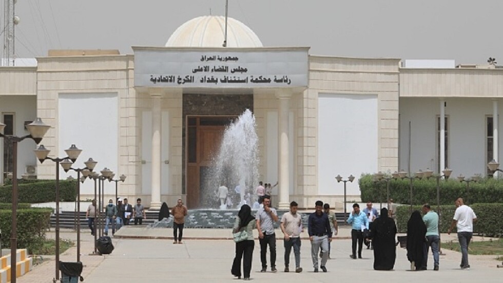 جيولوجي بريطاني يغادر العراق بعد إسقاط تهمة تهريب الآثار عنه