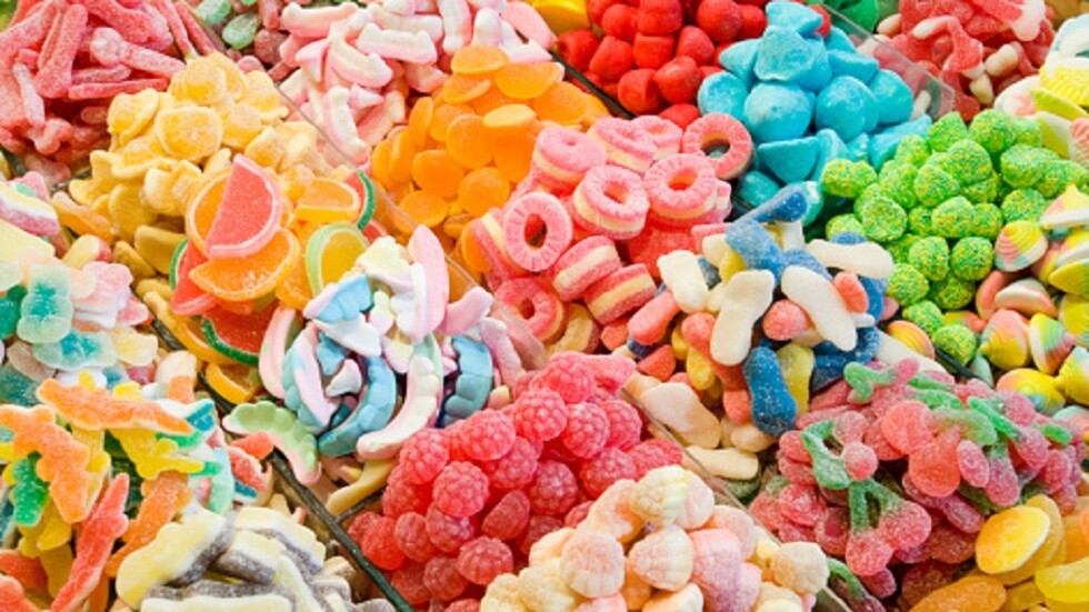 شركة كندية تطلب موظفا لتذوق الحلوى براتب 100 ألف دولار كندي سنويا (صورة)
