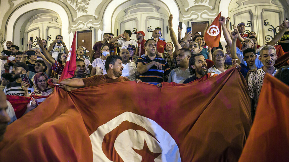 "النهضة" تدعو الحكومة التونسية للمصارحة بحقيقة الوضع الاقتصادي