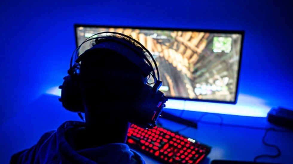 "خدمة الأمين" في دبي: هوس الـGaming يعرض الأطفال للتوحد والاستدراج