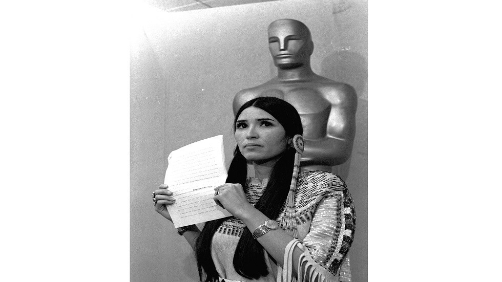 بعد 50 عاما على الإساءة.. أكاديمية السينما الأمريكية تعتذر لـ "ليتل فيذر"