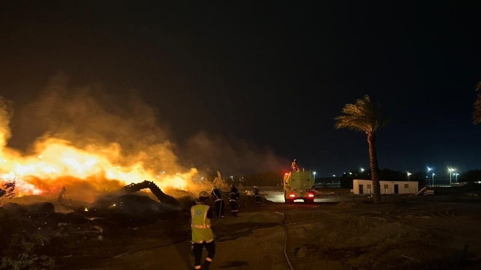 السعودية.. اندلاع حريق في حديقة الملك فهد بالمدينة المنورة وسط صواعق البرق (صور + فيديو)