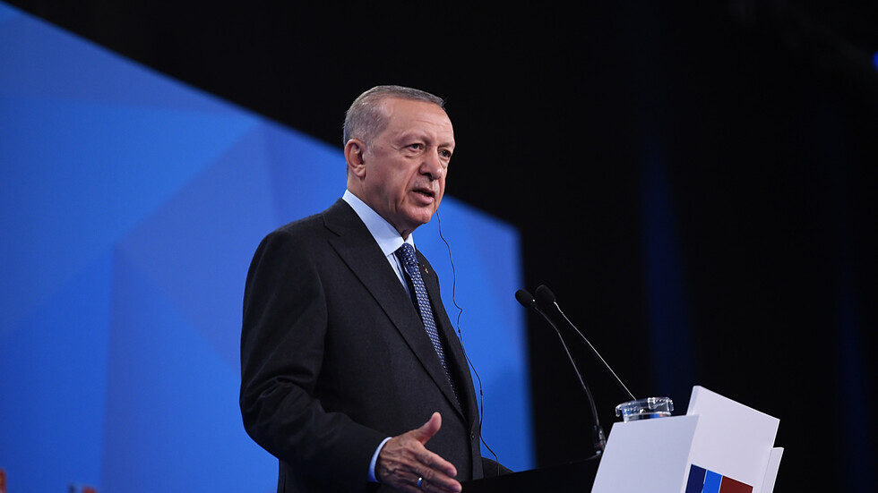 أردوغان: بعض الجهات تبذل الجهود لاستمرار الحرب في أوكرانيا ونحن نعلم من هي جيدا