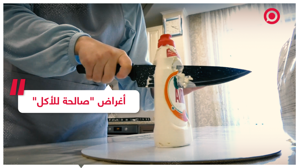 فتاة روسية تصنع حلويات بأشكال المستلزمات المنزلية