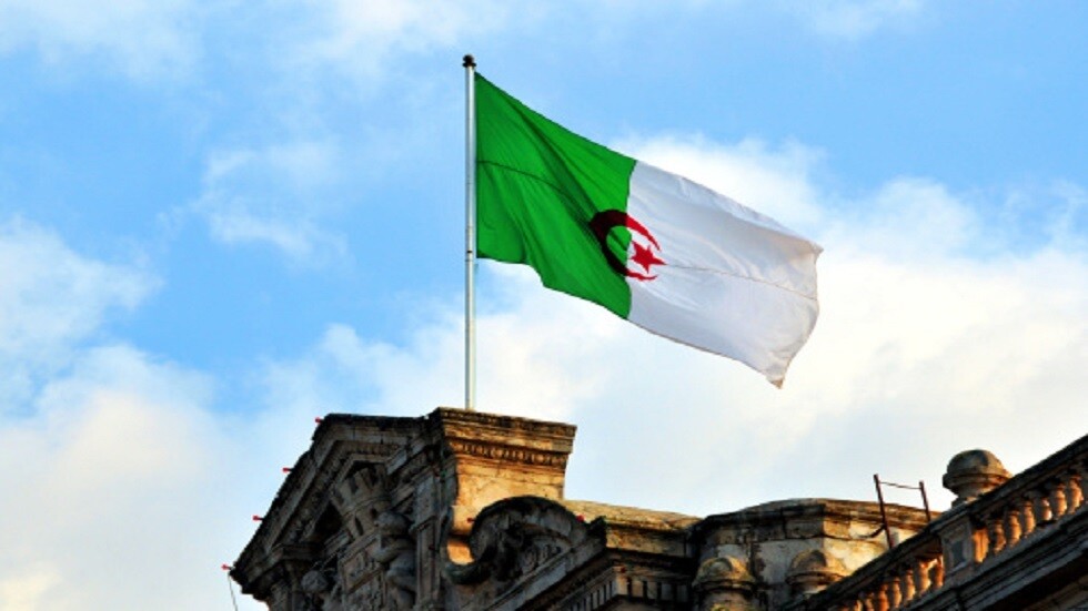 الجزائر.. القضاء ينظر في قضية "الرياح الكبرى" التي كبدت الخزينة خسائر تجاوزت 6 مليارات دولار