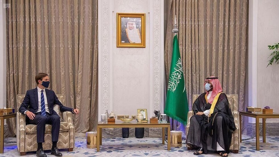 "اسألي محمد بن سلمان".. كوشنر يتحدث عن طلب من طحنون بن زايد لإيفانكا ترامب دفع بولي العهد للابتسام