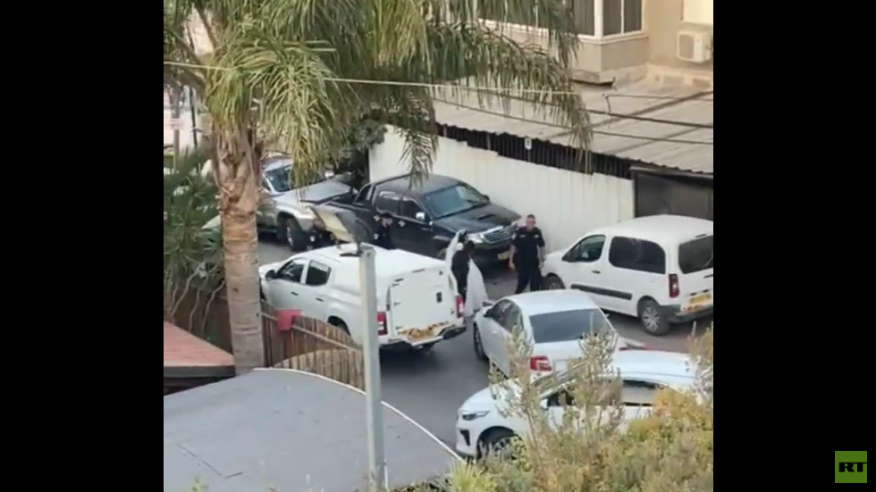 "ماشية مش فارقة معها"..الشرطة الإسرائيلية تعتقل عروسا فلسطينية بفستان الزفاف (فيديو)
