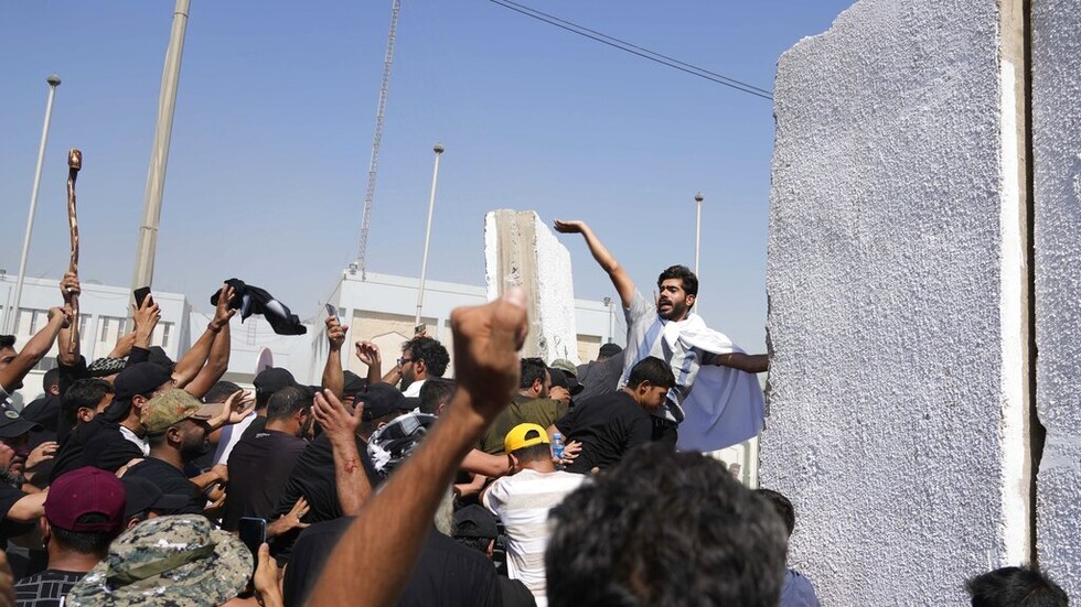 المرصد العراقي لحقوق الإنسان: 20 متظاهرا على الأقل أصيبوا برصاص القوات الأمنية