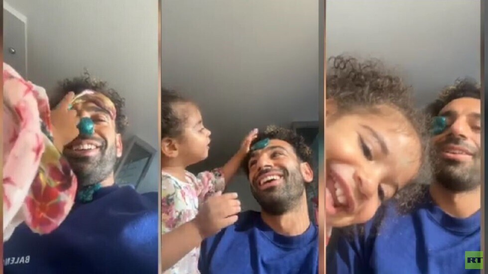 فيديو طريف.. محمد صلاح وابنته و"الزومبي"