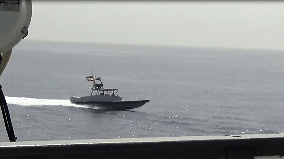 القائد العام للجيش الإيراني يتحدث عن تفاصيل 