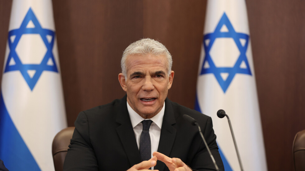 لابيد يعلق على بيان الثلاثي الأوروبي حول برنامج إيران النووي